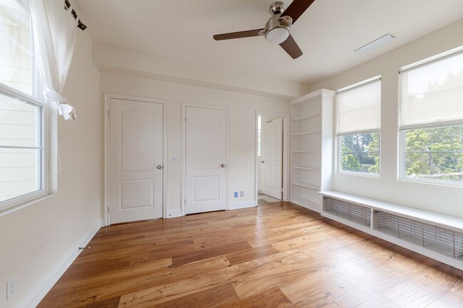 Building Photo - 935 Heron Cir