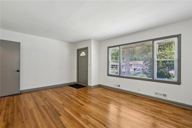 Building Photo - 1843 Longdale Dr