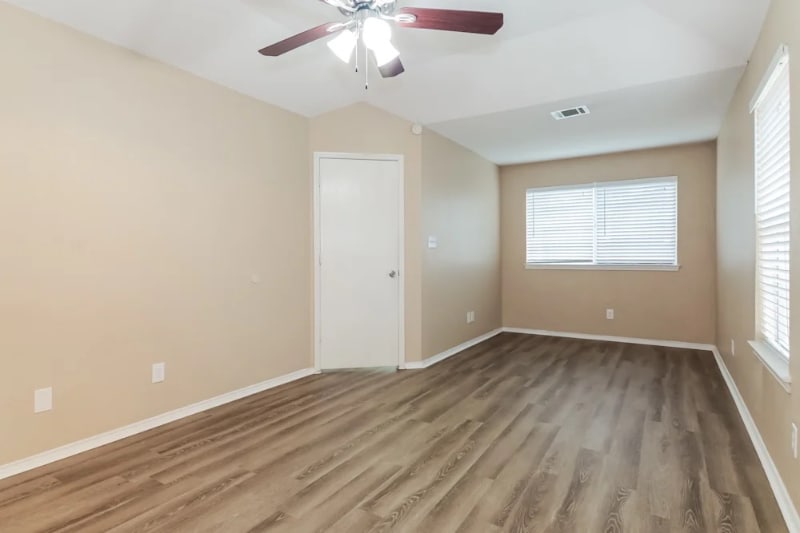 Building Photo - 4152 Hathaway Dr