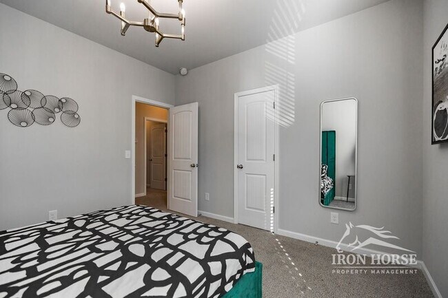 Building Photo - 1288 Towne Square Ct