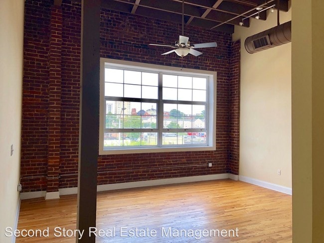 Primary Photo - 232 E 11th St