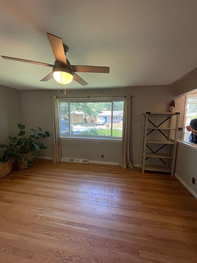 Building Photo - Reduced $2995 BOULDER HOME 5 BEDROOM, 3 FU...