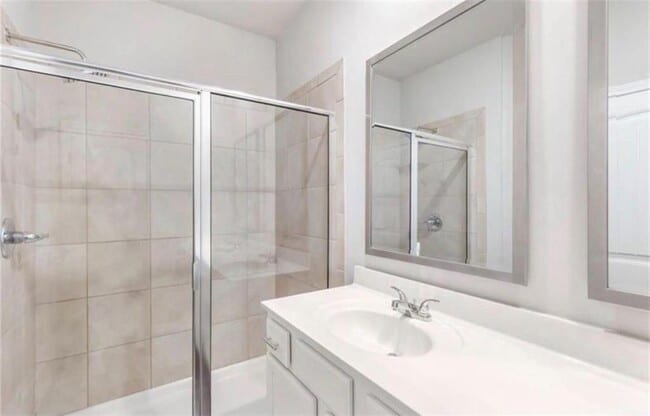 Building Photo - 717 St James Pl