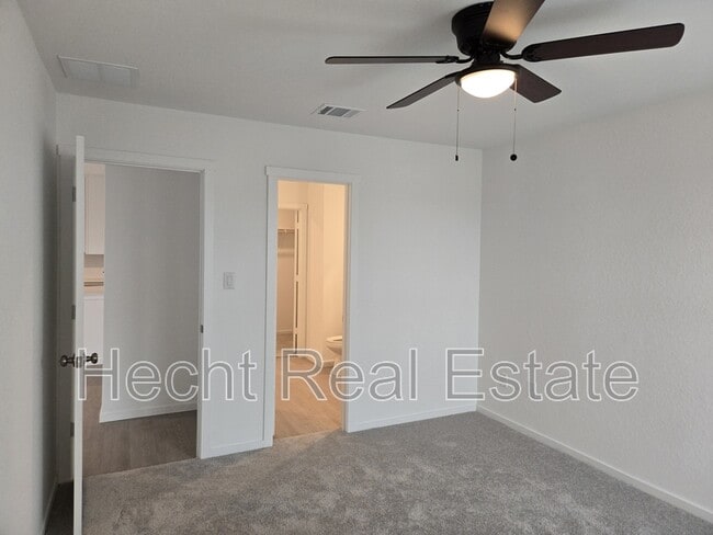 Building Photo - 968 Creek