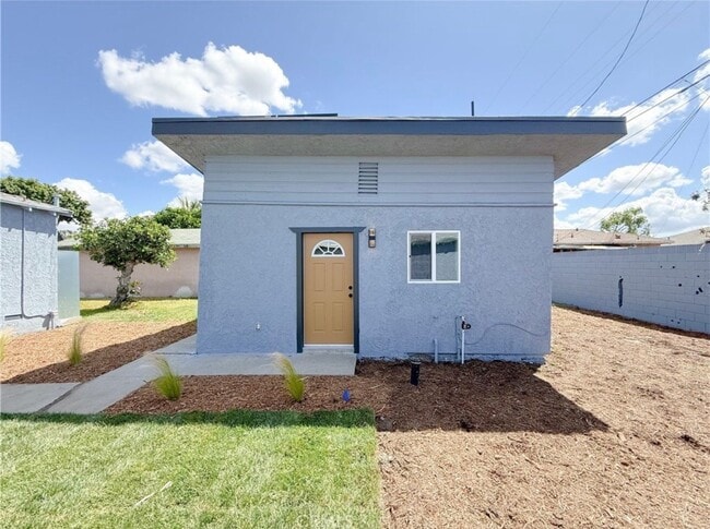 Building Photo - 1008 W 134th Pl