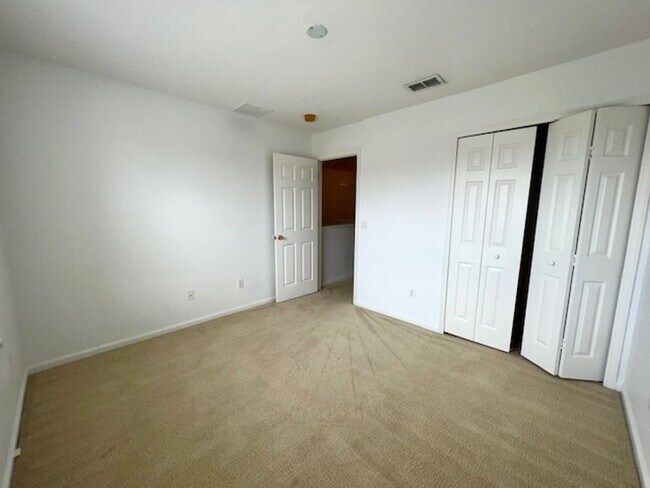 Building Photo - Remodeled Kitchen!! Wonderful Avalon Park-...