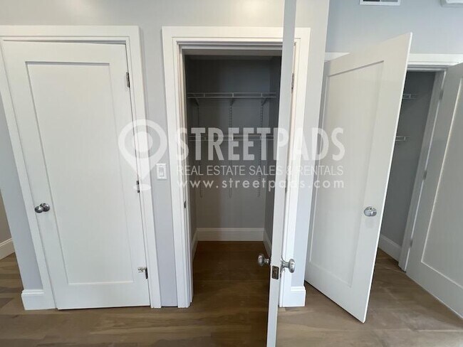 Building Photo - 3 bedroom in Boston MA 02135