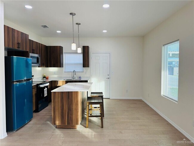 Building Photo - 3009 W Driftwood St