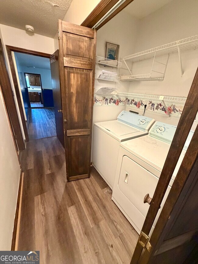 Building Photo - 131 Foxwood Cir