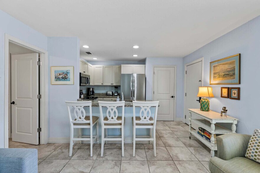 Building Photo - 655 8th Ave S