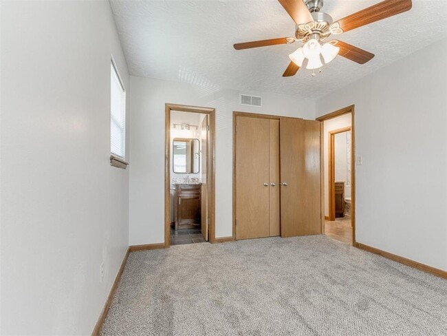 Building Photo - 306 S Mercedes Dr