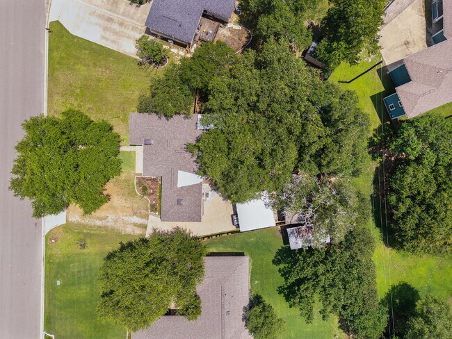 Building Photo - 1030 Walton Dr