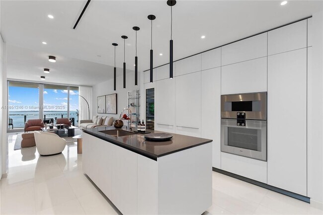 Building Photo - 300 Biscayne Blvd Way