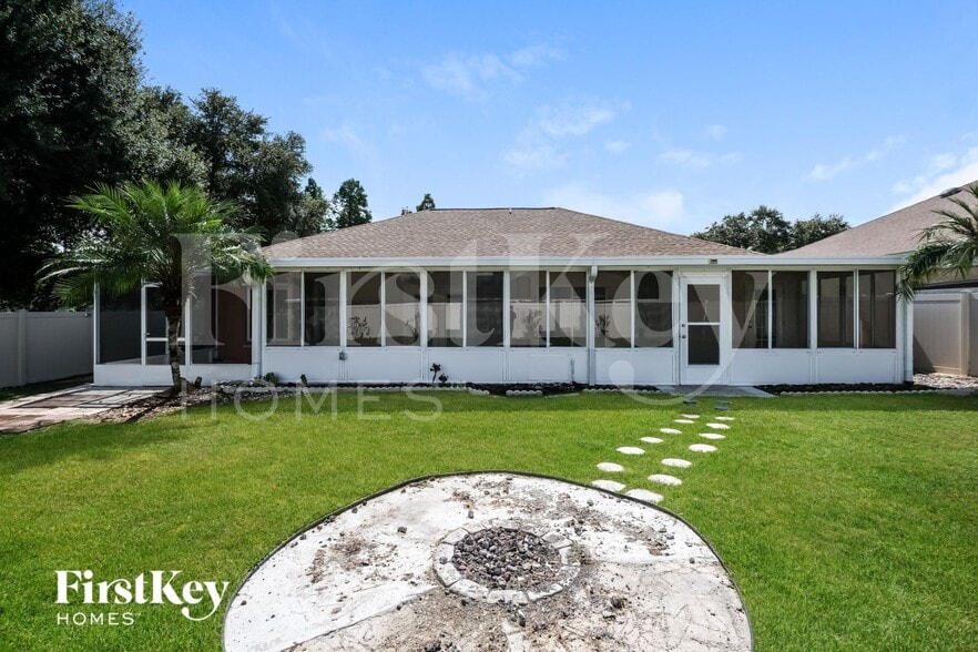 Building Photo - 7536 Regents Garden Way