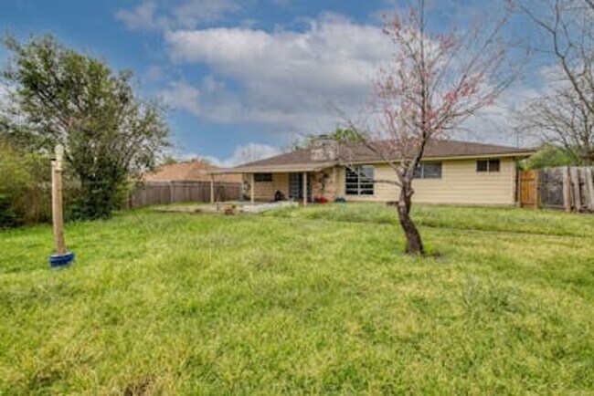 Building Photo - QUAIL CREEK WEST HOME