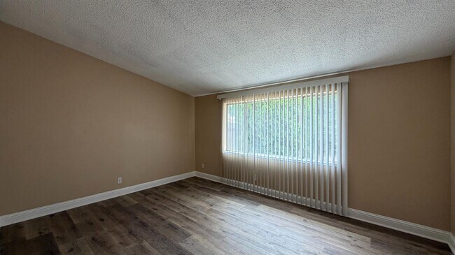 Building Photo - 136 Pico Ave