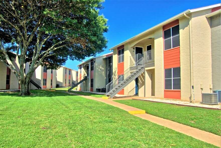 Avila 5000 Sanger Ave Waco TX 76710 Apartment Finder