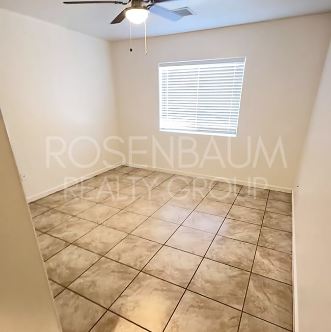 Building Photo - Beautiful 3-bedrooms, 2-baths duplex home ...