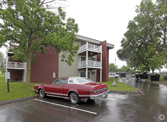 Building Photo - 501 Waconia Pky N