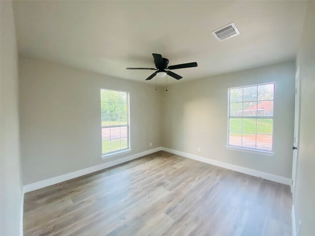 Building Photo - 4604 Dewberry St