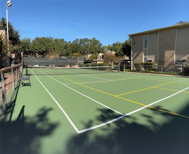 Building Photo - 702 Bering Dr