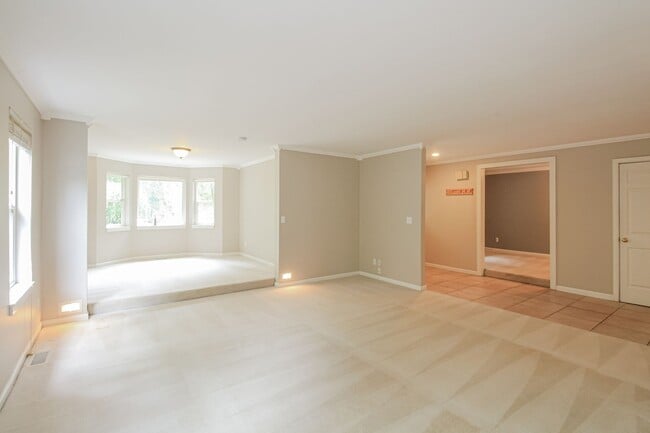 Building Photo - Move in Special! Ravensdale 3 Story,on shy...