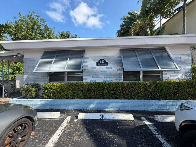 Building Photo - 820 N Victoria Park Rd