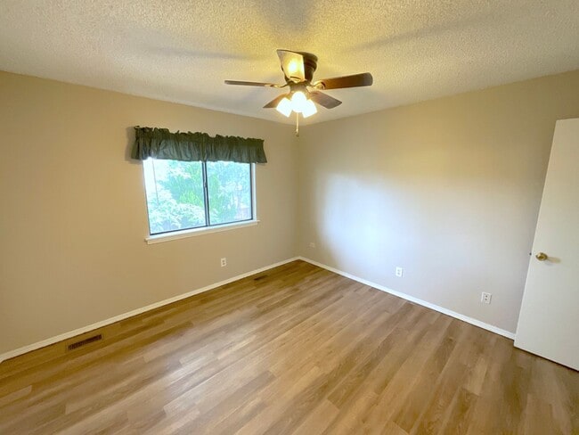 Building Photo - 8214 Steadman Dr