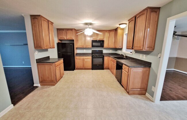Building Photo - 417 Debbi Ct