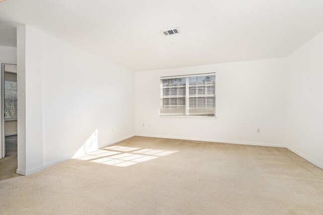 Building Photo - 105 Turpial Way