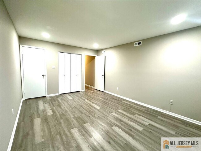 Building Photo - 1310 Bradley Ct