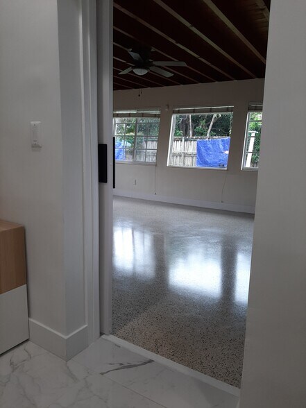 Building Photo - 3030 SW 27th St