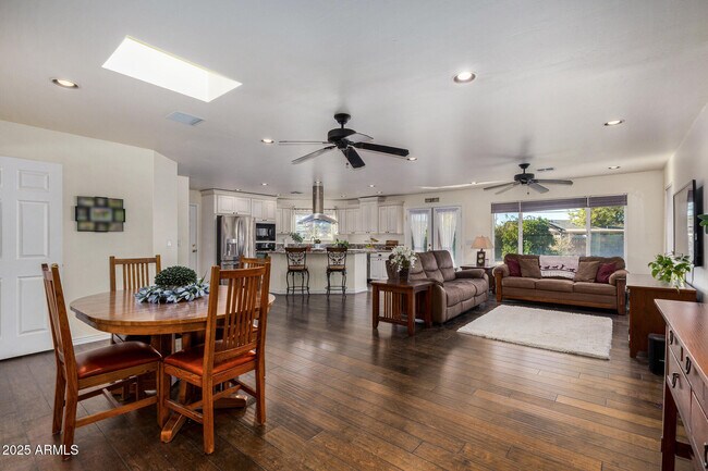 Building Photo - 18006 N Villa Rita Dr