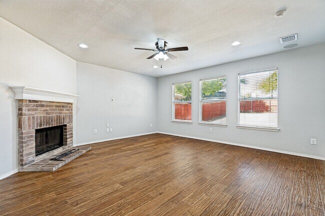 Building Photo - 2525 Mesa Valley Dr