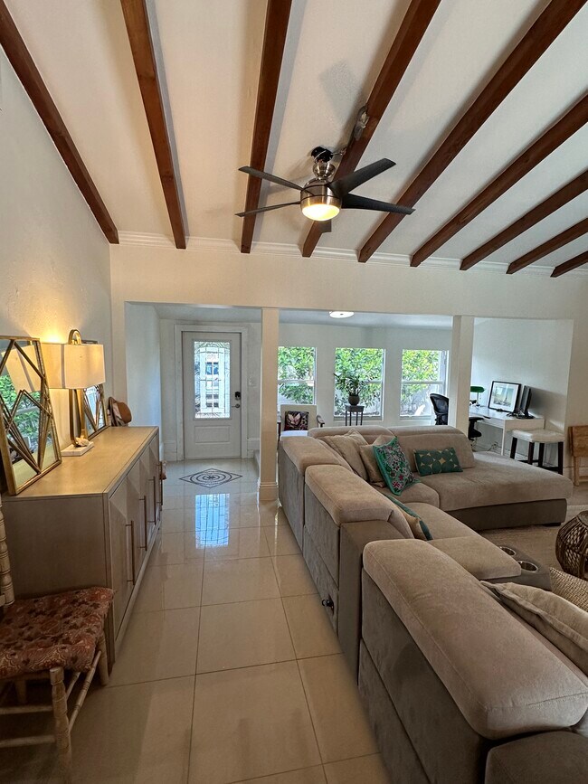 Building Photo - 3036 Coral Shores Dr