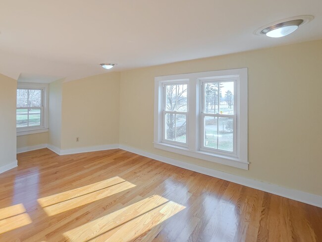 Building Photo - Spacious Renovated Colonial on The Lebanon Green