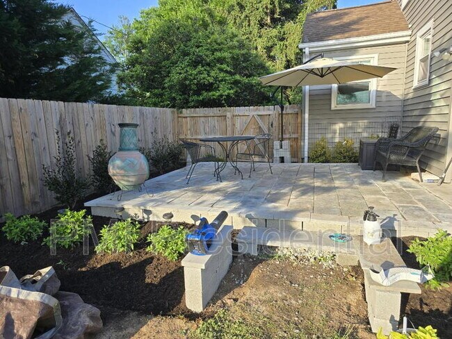 Building Photo - 7346 Edgeworth Rd