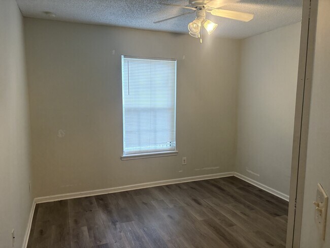 Building Photo - 7242 Longhorn Cir S