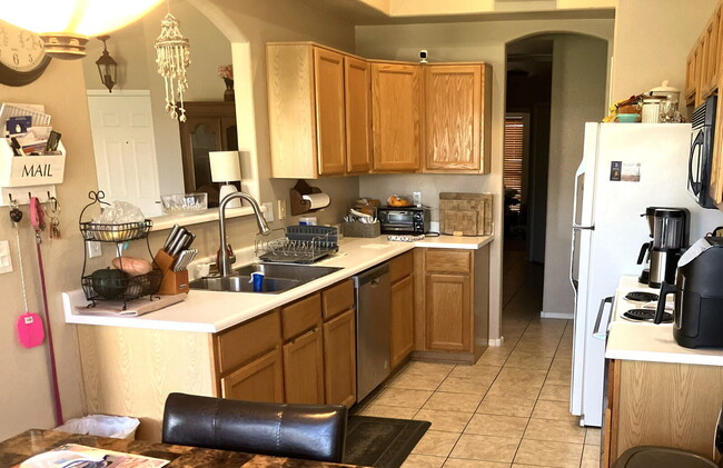 Building Photo - BEAUTIFUL CHANDLER HOME WITH LARGE YARD IN PRIME LOCATION