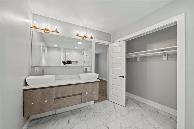 Building Photo - 203-203 N Gray St