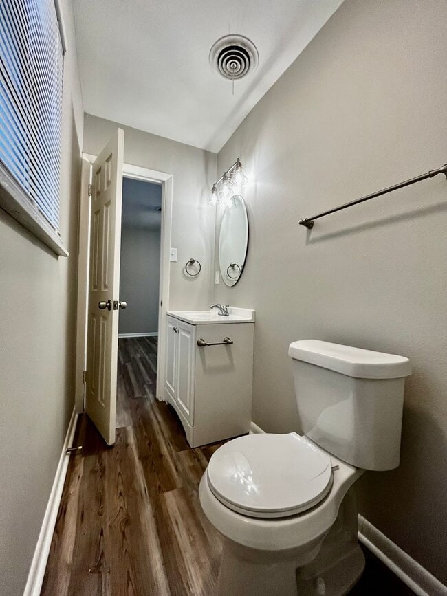 Building Photo - Beautiful 3 Bedroom 2 Bath Home