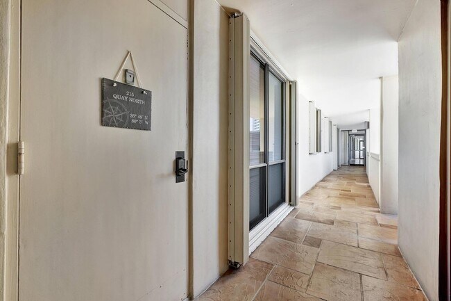 Building Photo - 134 Lakeshore Dr