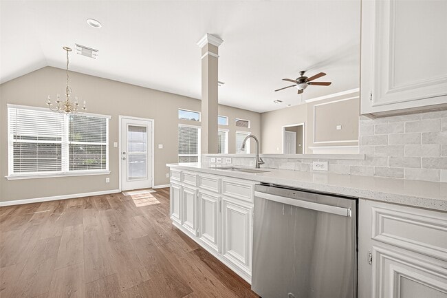 Building Photo - 22523 Cascade Springs Dr