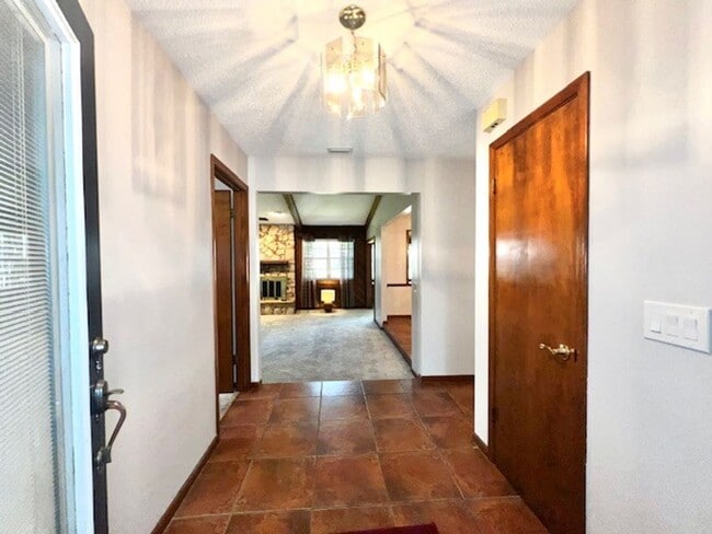 Building Photo - 320 Columbus Cir