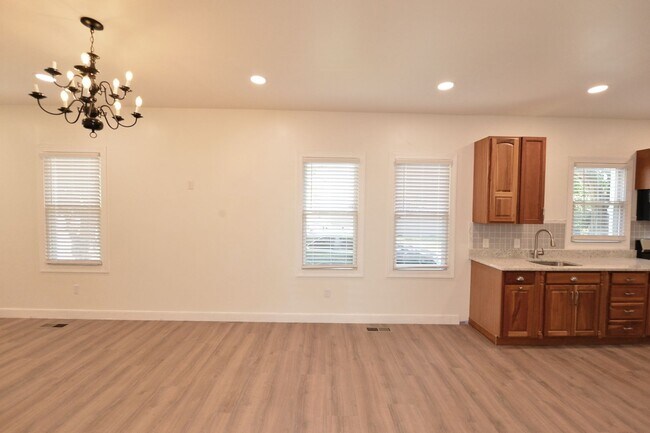 Building Photo - 1301 37th St