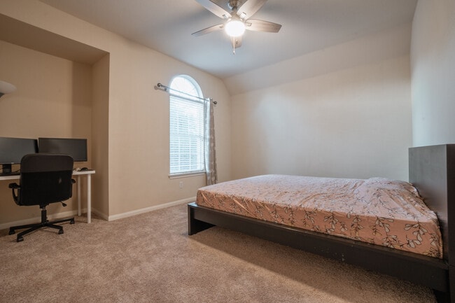 Building Photo - 917 Cavalry Ride Trail