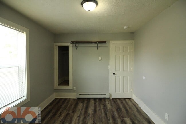 Building Photo - 817 Douglas St NW