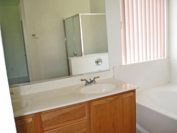 Building Photo - Great 3 bedroom, 2 bath home in great Glen...