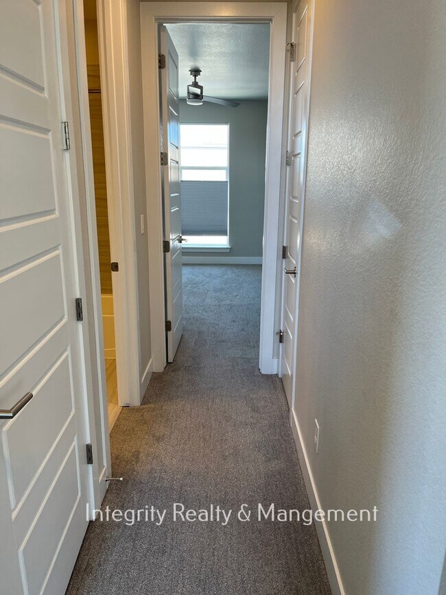 Building Photo - 2457 Majorca Dr