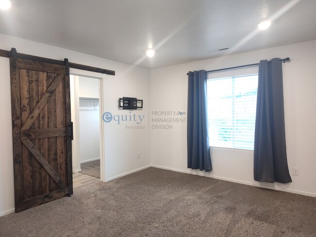 Building Photo - 8710 W Cordero Dr